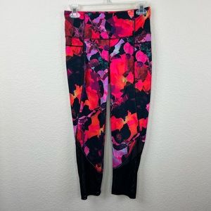 Athleta Mystique Chaturanga Mesh Capri Leggings Size Small